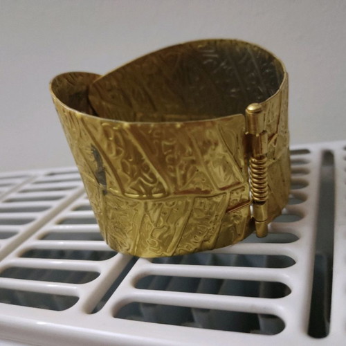 Bracelet used, gold color