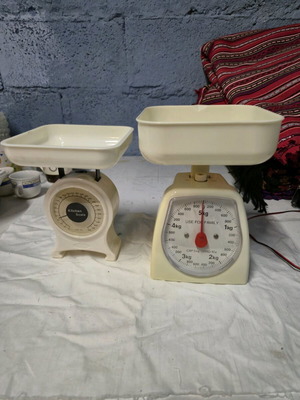 Analog kitchen scales set of 2 like new