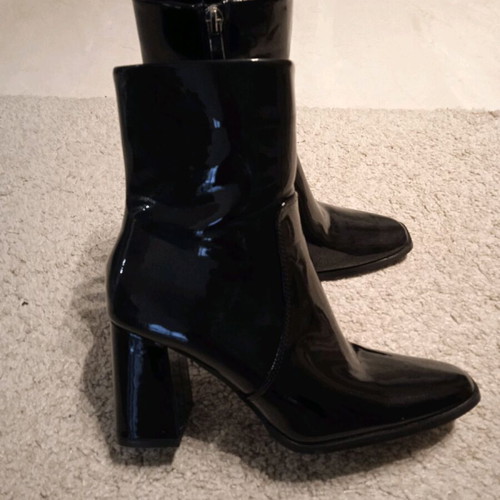 High-heeled patent boots like new, size 36, black