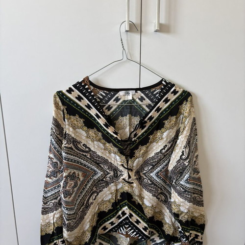 Hobo blouse with sleeve like new, colorful by Ths Fashion
