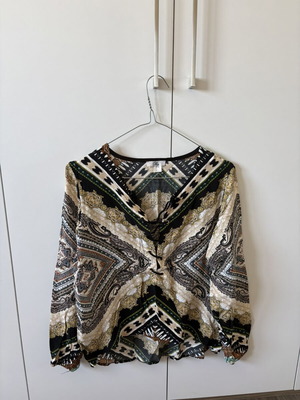 Hobo blouse with sleeve like new, colorful by Ths Fashion