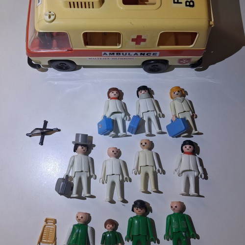 Playmobil ambulance vintage used in good condition