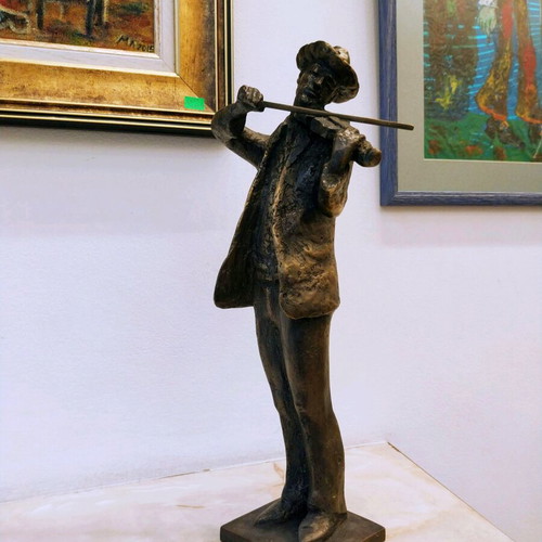 Violinist sculpture new by Nikola Lichkov