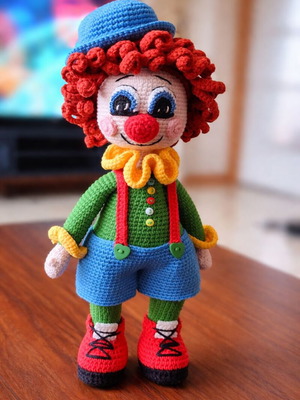 Knitted clown new