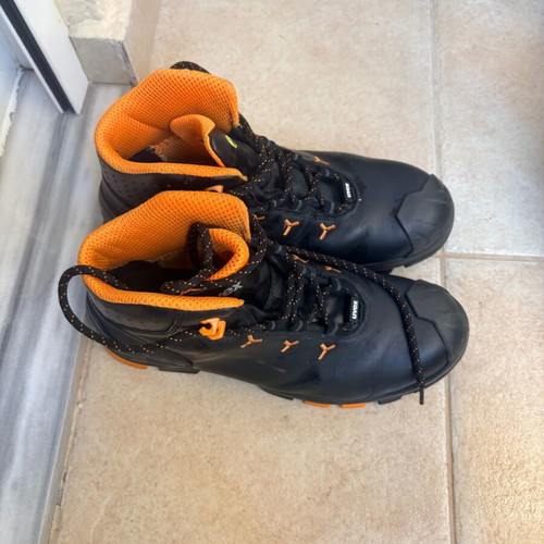 Uvex safety boots size 43