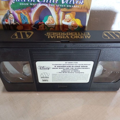 Snow White and the Seven Dwarfs Disney VHS like new, dubbed