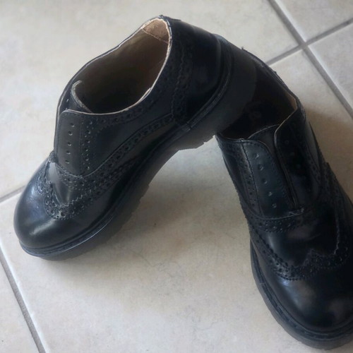 Le Blanc women's Oxfords new black with perforated design