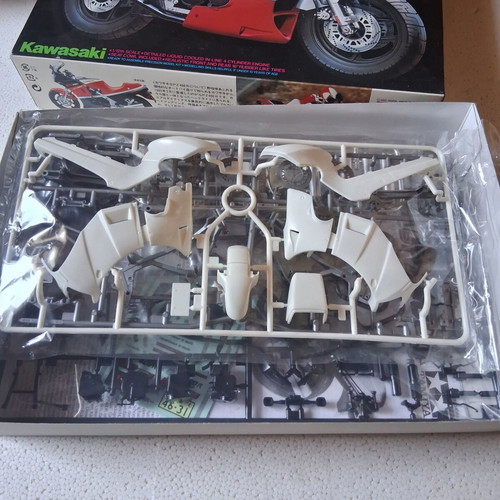 Tamiya Plastic Model Kawasaki GPZ400R new