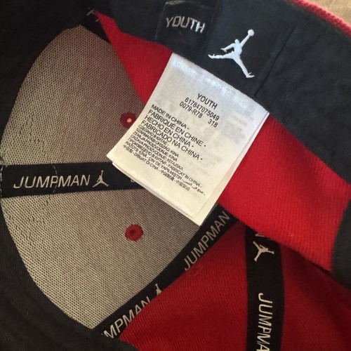 Jordan youth cap like new, size S, red