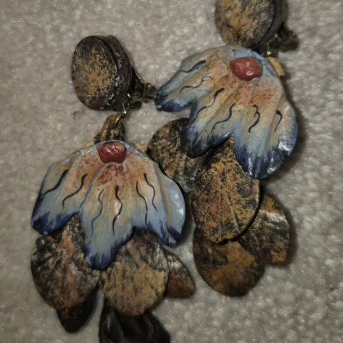 Clip-on earrings used, pack with leather pair