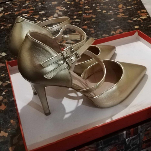 Zign leather pumps size 40 like new, gold color