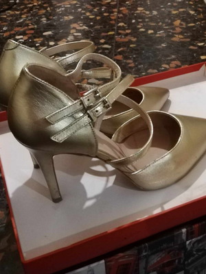 Zign leather pumps size 40 like new, gold color