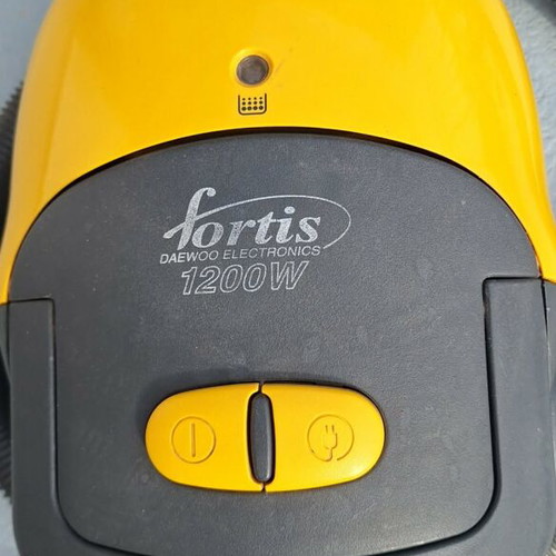 Fortis Daewoo Electronics vacuum cleaner 1200W used with accessories