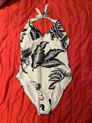 One-piece swimsuit like new, size S, black and white
