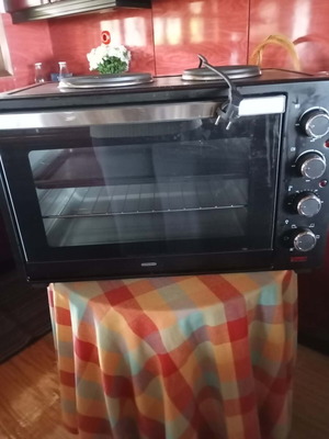 Oven with additional kitchen hotplates like new, minimally used