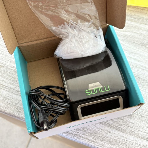 Sunlu Filament Connector FC01 σαν καινούργιο με filament connectors και βάση