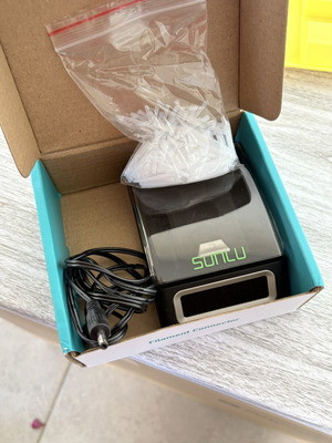 Sunlu Filament Connector FC01 σαν καινούργιο με filament connectors και βάση