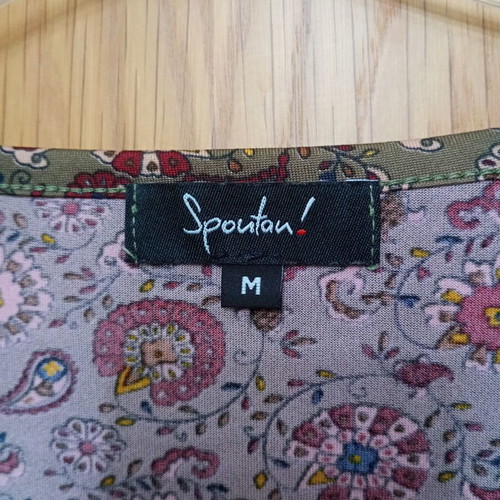 Women's long-sleeve shirt size M like new, multicolor polyester