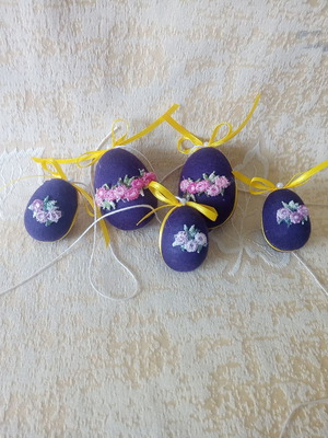 Set of 5 handmade Easter eggs like new with embroidered flowers