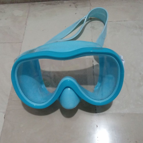 Children's snorkeling mask like new