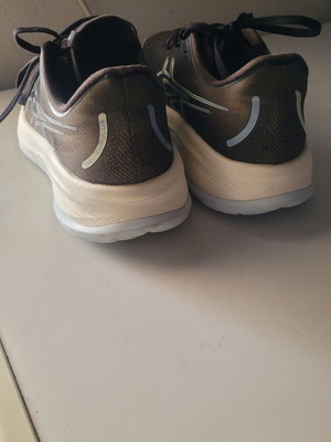Asics sports shoes size 45 like new, gray
