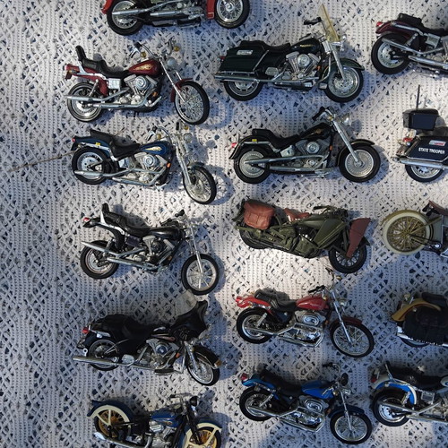 Harley Davidson toy motorcycles used, set of 20