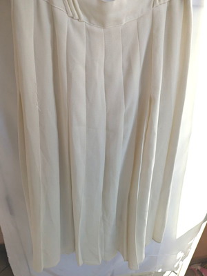 Pleated white skirt used, size L
