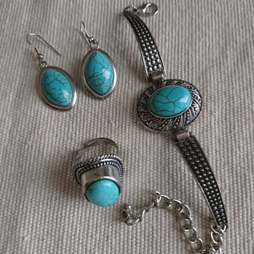 Boho jewelry set with turquoise oval insets, like new