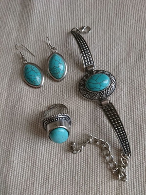 Boho jewelry set with turquoise oval insets, like new