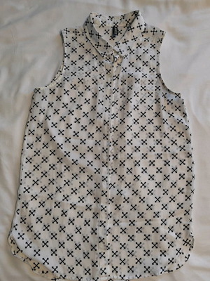 H&M Sleeveless White Shirt with Black Patterns like new, Size S