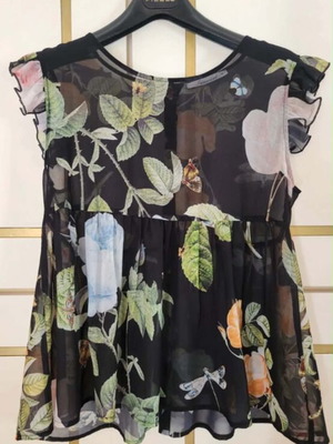 Innocent blouse size M like new