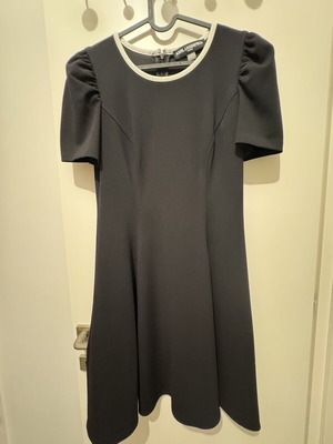 Karl Lagerfeld Black Dress Size 6 Like New