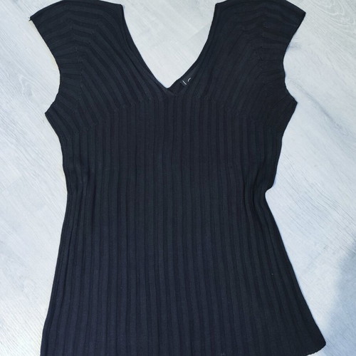 Laurèl sleeveless top by Max Mara, size M, like new, black
