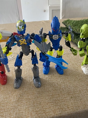 Lego Hero Figures 2009 like new, set of 4