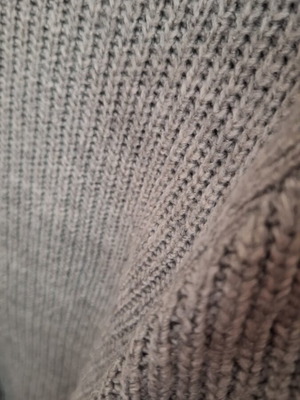 Gray knitted sweater like new with embossed geometric pattern