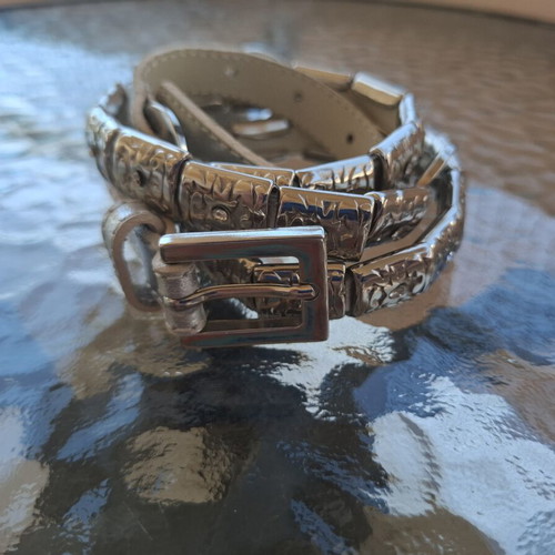 Women's belt silver color leather used