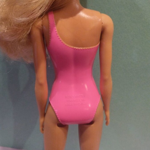 Barbie Swimming Pool Party doll like new