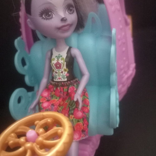 Enchantimals Mattel set with Royal Rolling Carriage and Sage Skunk doll