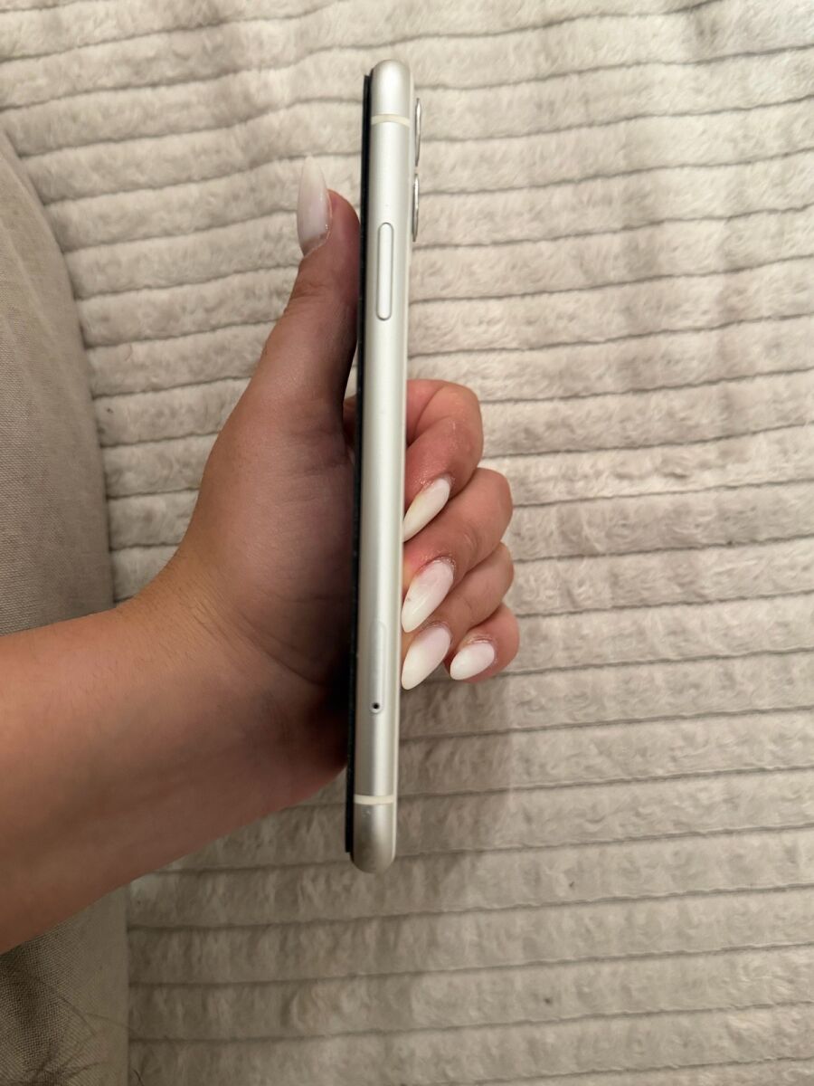 iPhone 11 128GB like new, white - € 180,00 - Vendora.bg