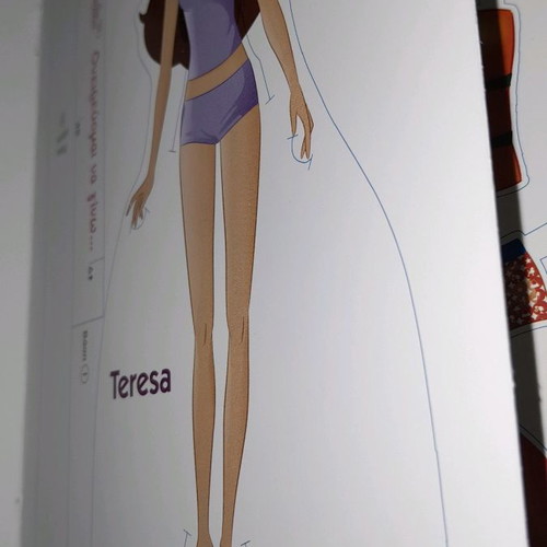 Barbie Dreaming To Be New, Book With 4 Paper Dolls And Costumes