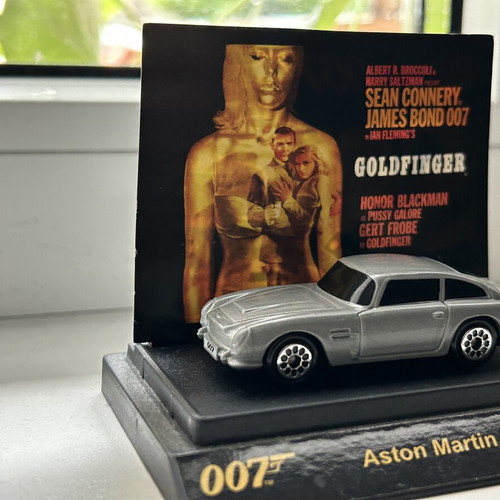 Aston Martin DB5 James Bond 007 Goldfinger Shell Collection new