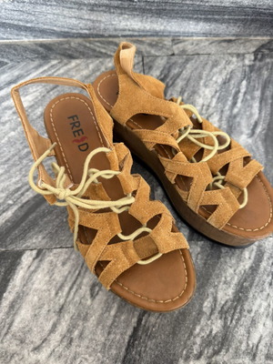 Freed suede platform sandals used, size 39, camel