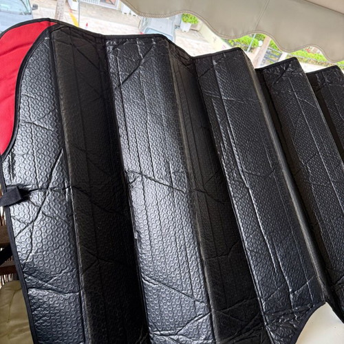 Car sunshade like new, 140cm x 80cm with 2 suction cups