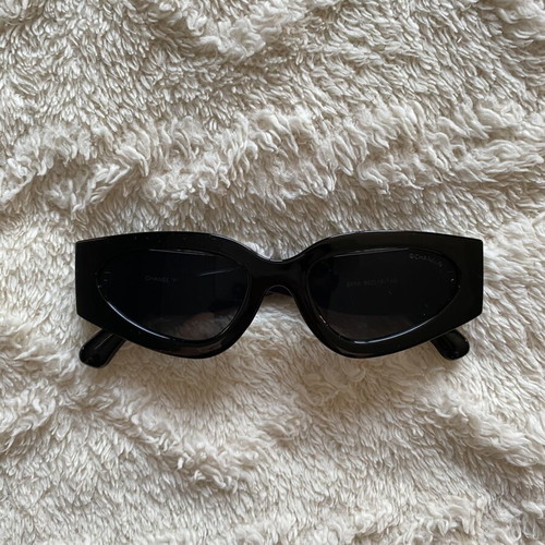 Chanel sunglasses like new, black, elegant summer style