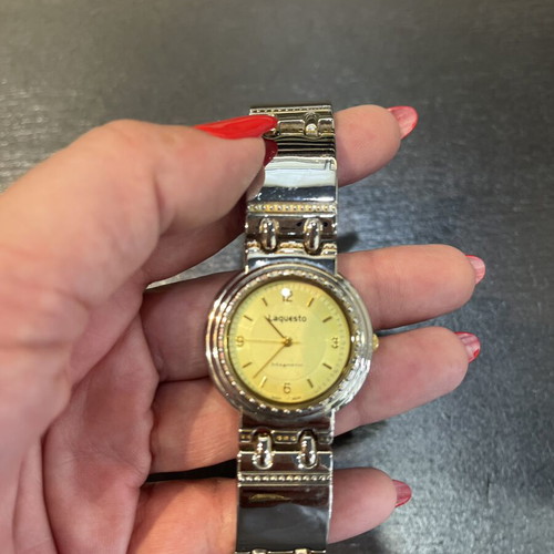 Laquisto women's watch quartz mechanism, like new, metal bracelet