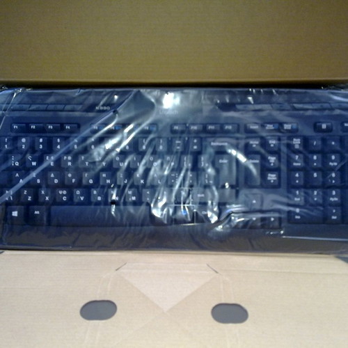 Logiteck MK330 Wireless Keyboard and Mouse new