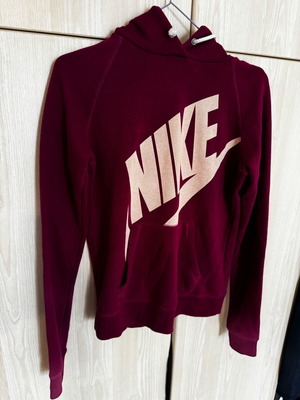 Nike women's hoodie with pockets used