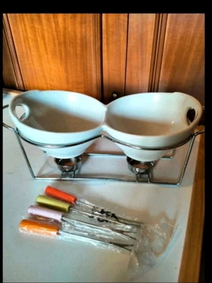 Fondue set with porcelain plates and 4 forks