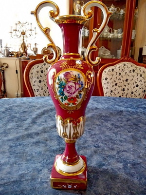 Porcelain vase 26 cm