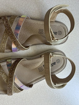 Adam's Shoes Girl's Gold Sandals Size 29 Like New